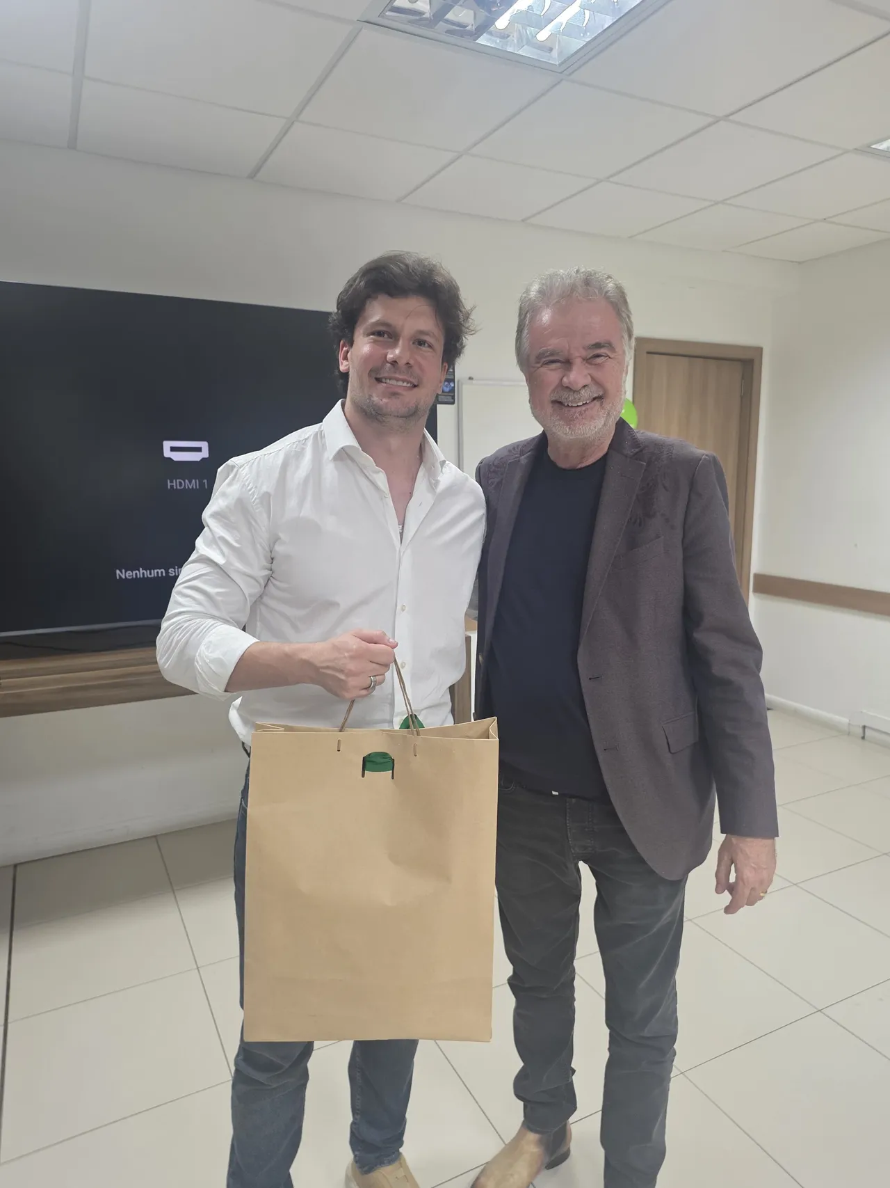 Luis Roquette com liderança do Grupo Lebes ao final do workshop